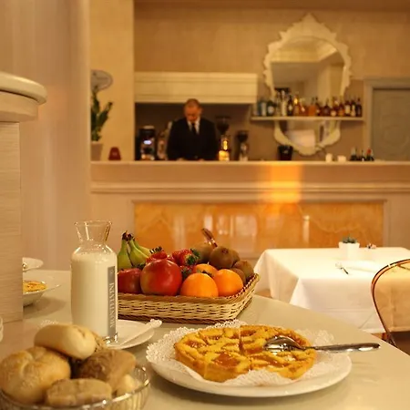 Hotell Grand 4*
