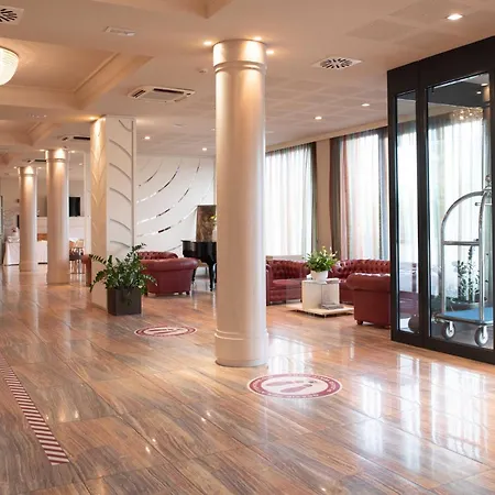 Hotel Grand 4*