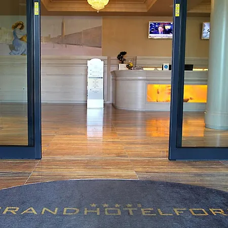 Hotell Grand 4*