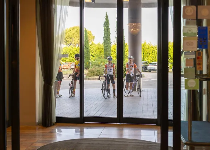 فندق Grand فورلي